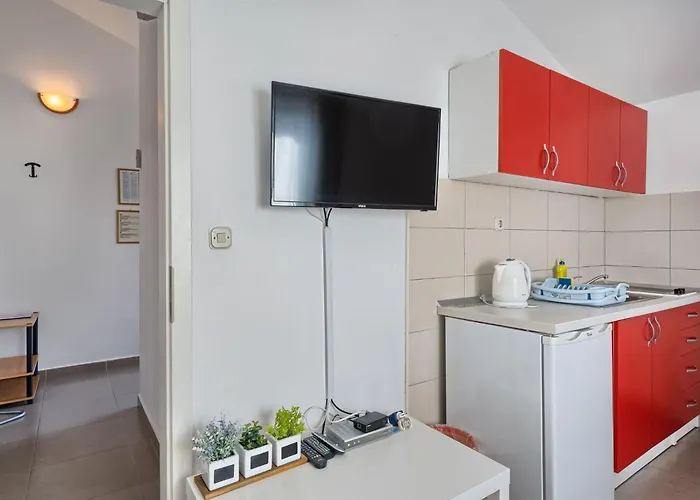 Apartman In Okrug Gornji Mit Privatem Pool By Interhome Trogir