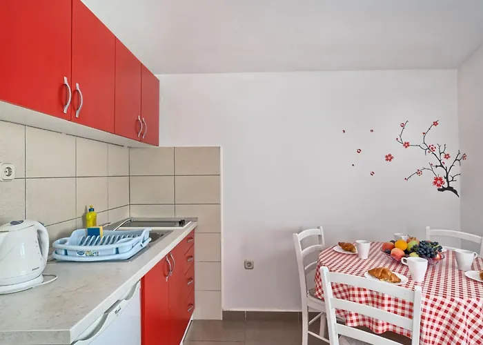 Apartman In Okrug Gornji Mit Privatem Pool By Interhome Trogir