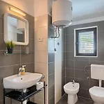 In Okrug Gornji Mit Privatem Pool By Interhome Apartment