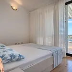 Apartment In Okrug Gornji Mit Privatem Pool By Interhome *