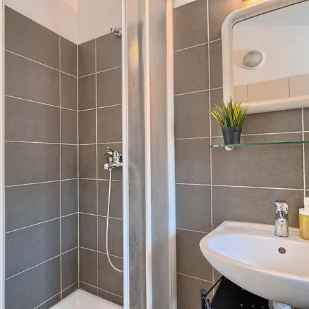 Apartment In Okrug Gornji Mit Privatem Pool By Interhome Trogir