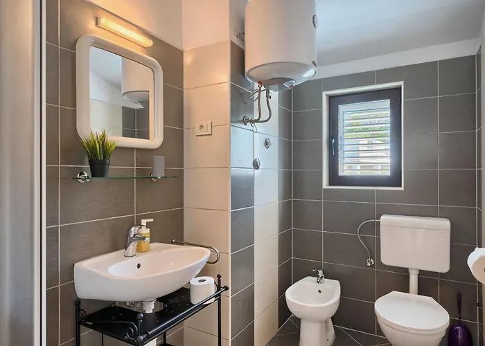 In Okrug Gornji Mit Privatem Pool By Interhome Apartman
