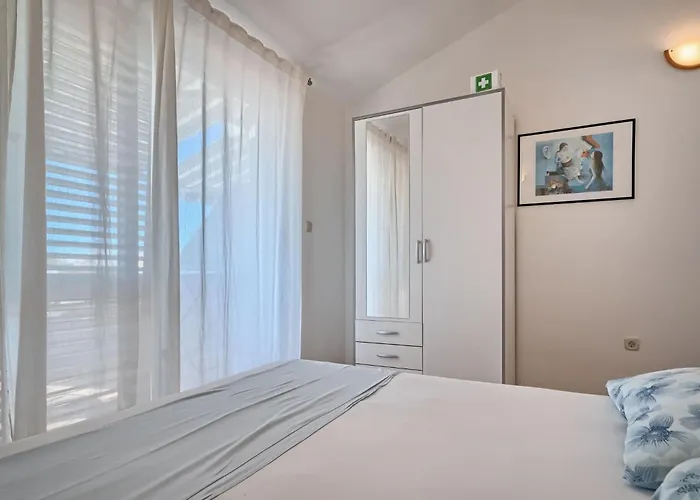 Apartman In Okrug Gornji Mit Privatem Pool By Interhome Trogir