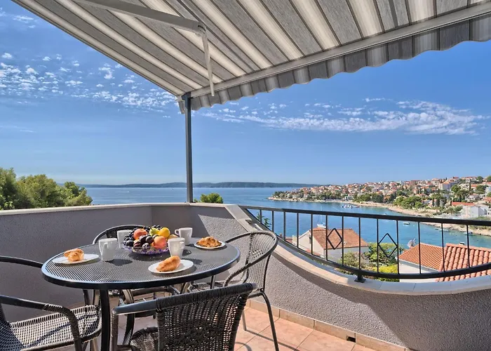 Apartman In Okrug Gornji Mit Privatem Pool By Interhome Trogir